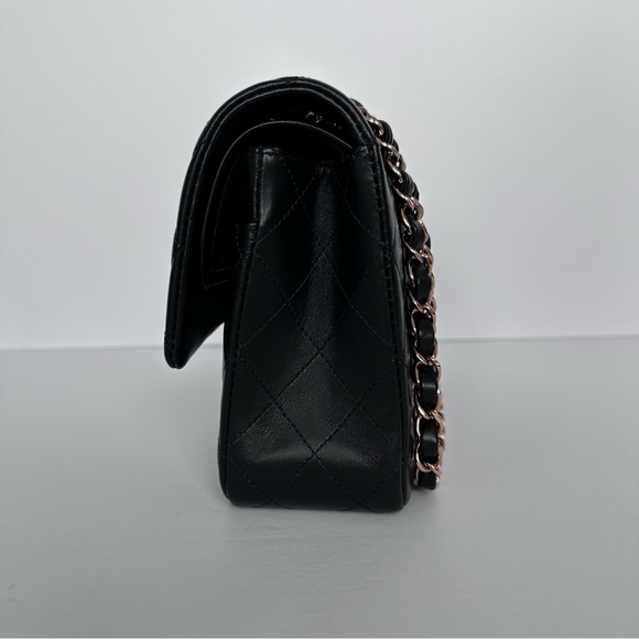 21B Chanel Medium Black Lambskin Classic Flap with Rose Gold Hardware - Picture 4 of 16